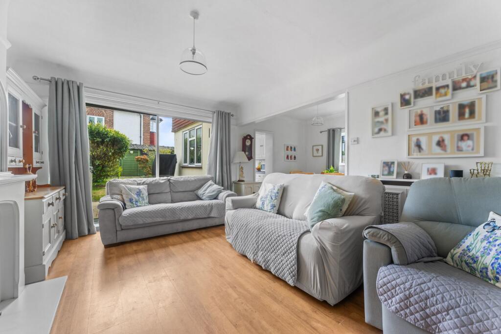 Parkdale Crescent, Worcester Park, KT4 - Image 2