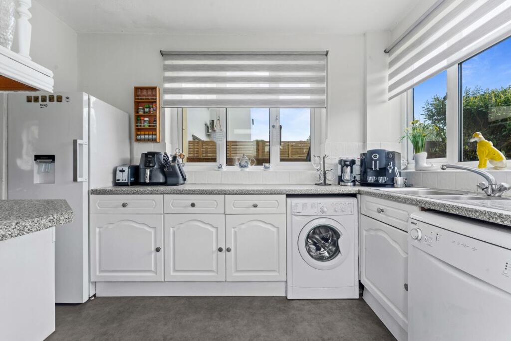 Parkdale Crescent, Worcester Park, KT4 - Image 3