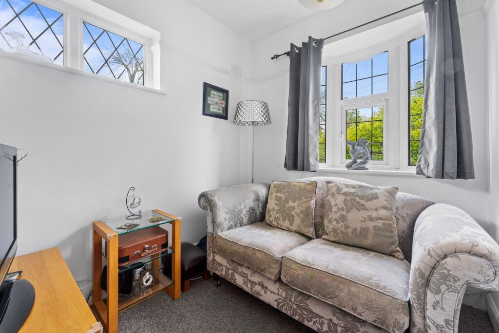 Parkdale Crescent, Worcester Park, KT4 - Image 9