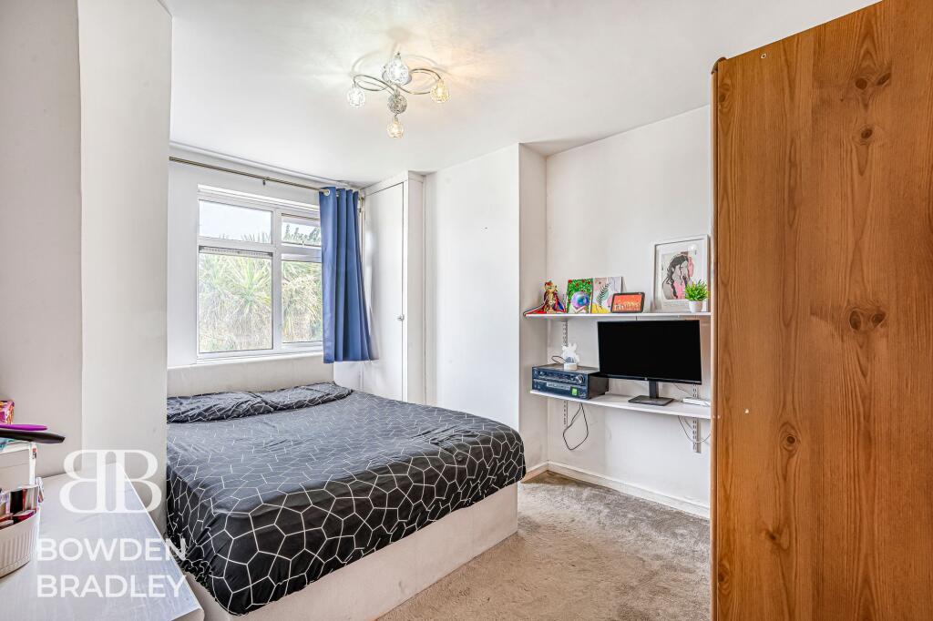 Crown Road, Barkingside, IG6 - Image 11