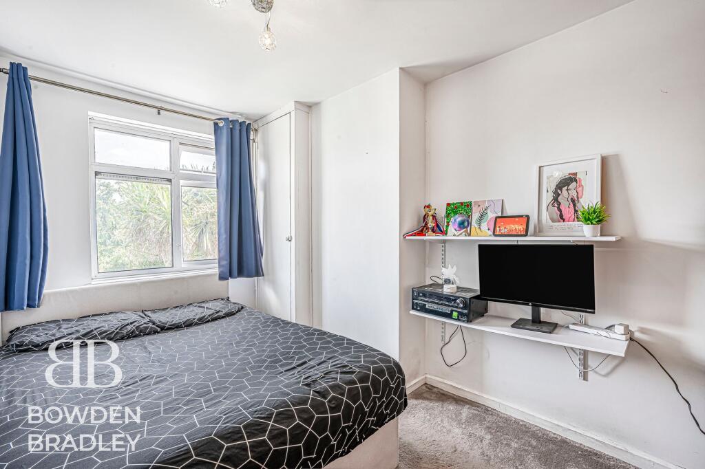 Crown Road, Barkingside, IG6 - Image 12