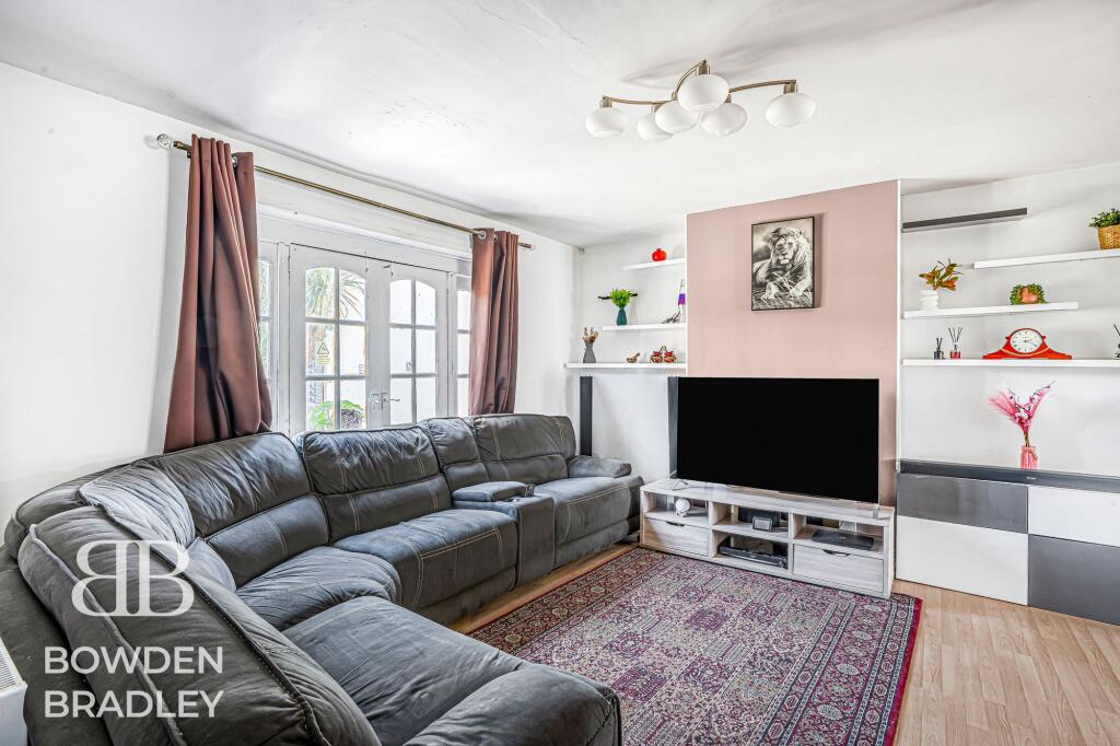 Crown Road, Barkingside, IG6 - Image 2