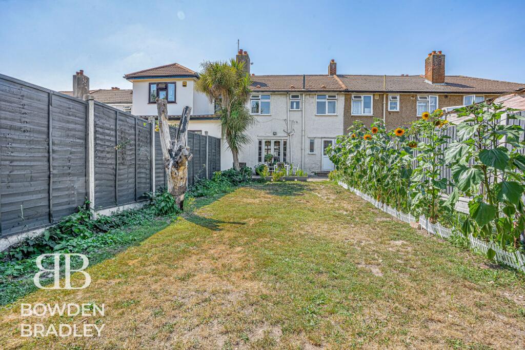 Crown Road, Barkingside, IG6 - Image 21