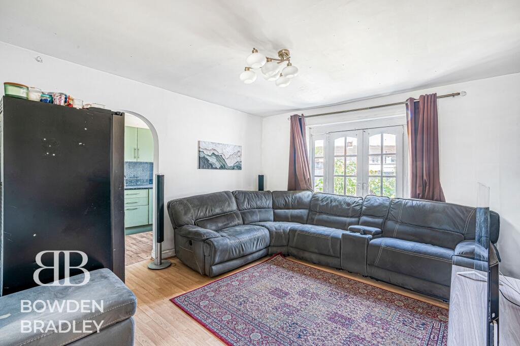 Crown Road, Barkingside, IG6 - Image 3