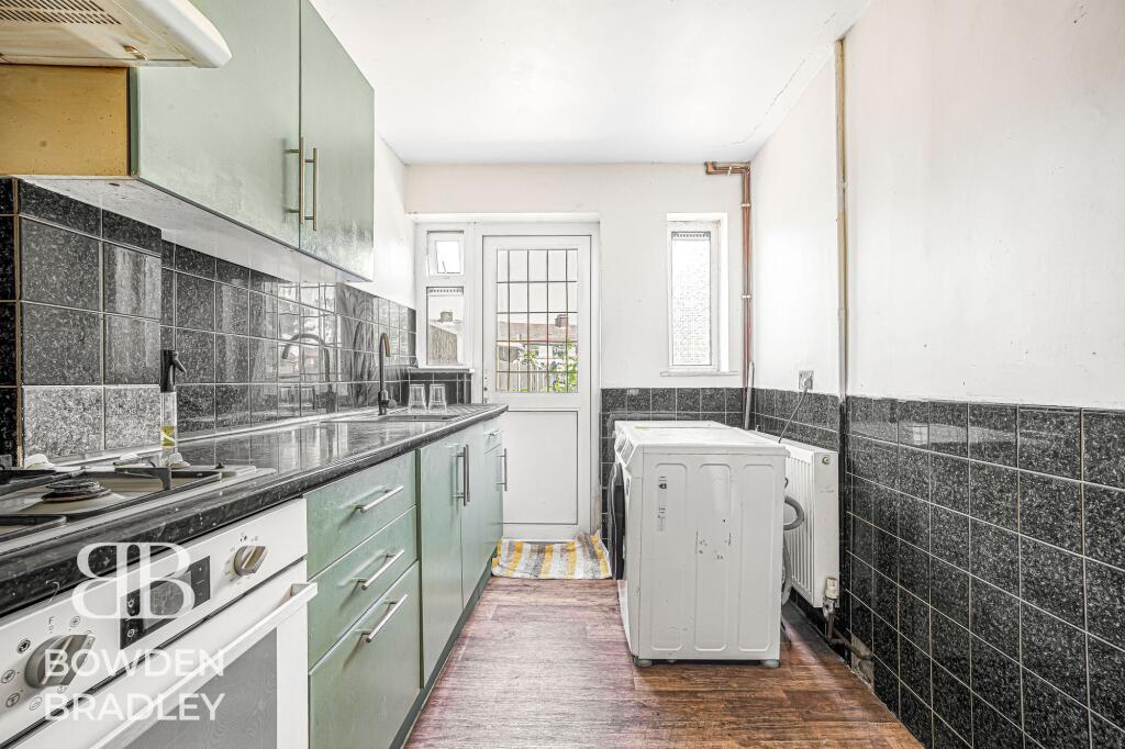 Crown Road, Barkingside, IG6 - Image 7