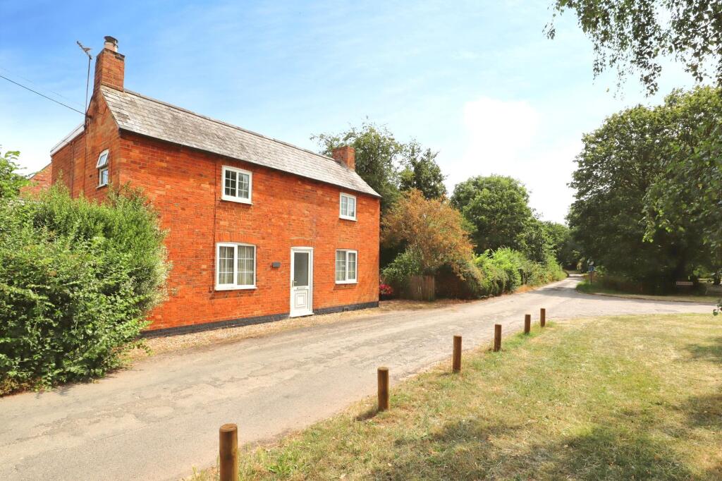 West Street, Adstock, MK18 - Image 2