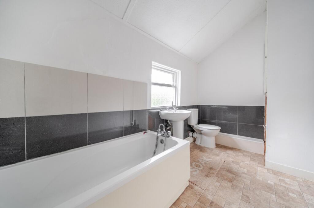 Commercial Road, Grantham, Lincolnshire, NG31 - Image 10