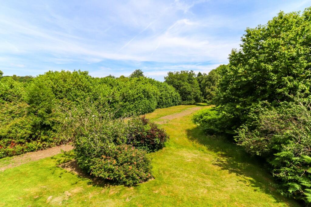 Newbarn Lane, Seer Green, Beaconsfield, Buckinghamshire, HP9 - Image 2