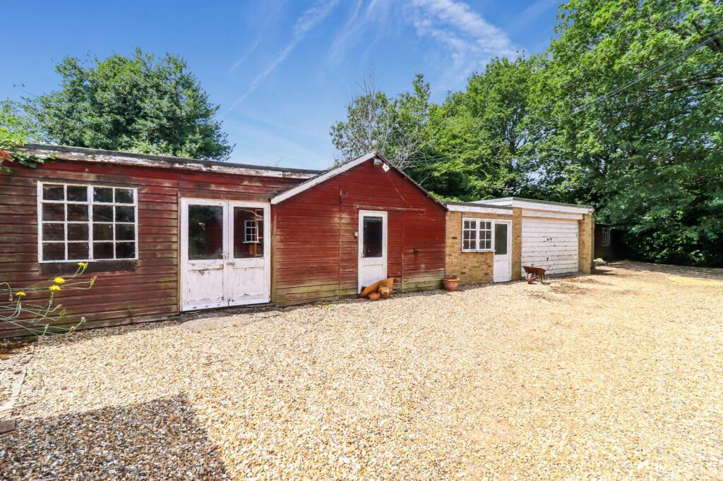 Newbarn Lane, Seer Green, Beaconsfield, Buckinghamshire, HP9 - Image 3