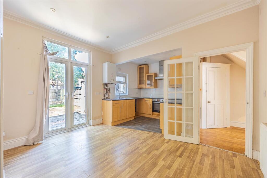 RAMUZ DRIVE, Westcliff-On-Sea - Image 2