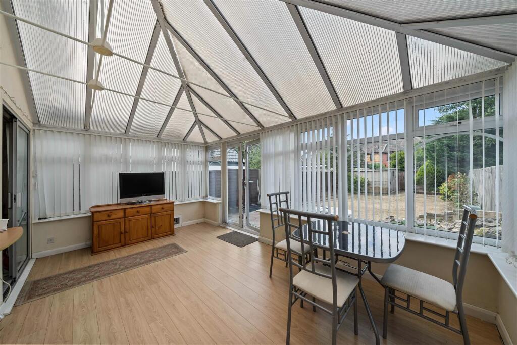 Tamworth Park, Mitcham - Image 7
