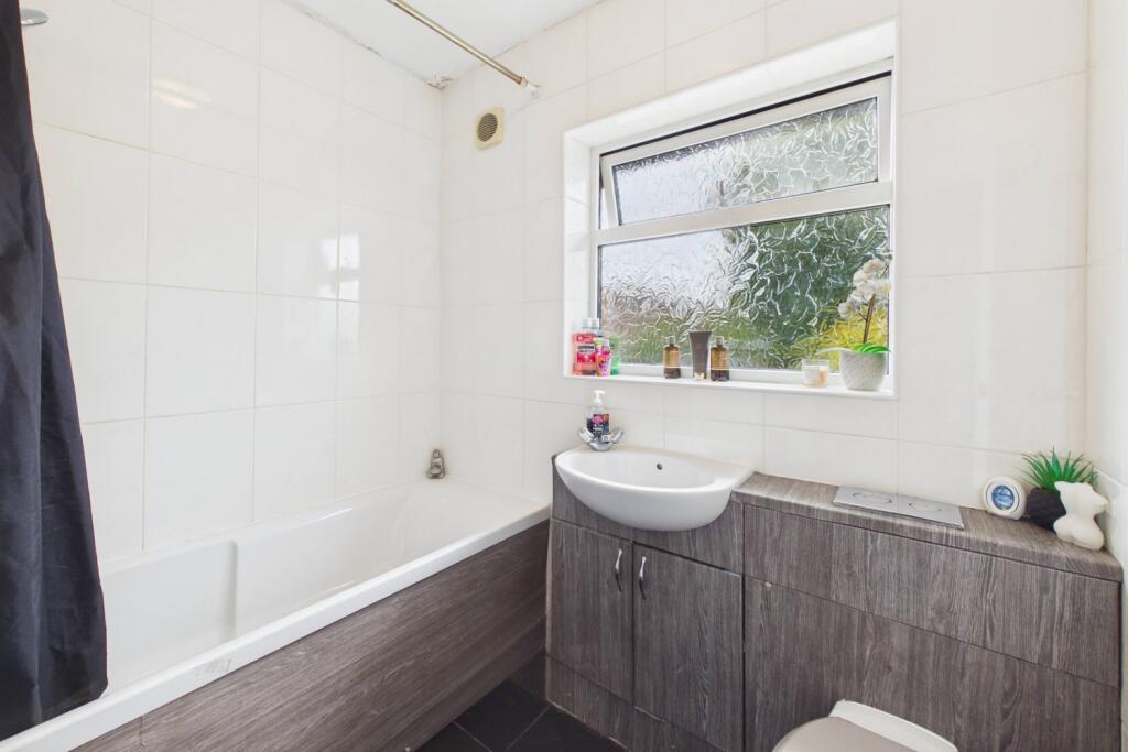 Holbrook Drive, Sheffield, South Yorkshire, S13 - Image 16