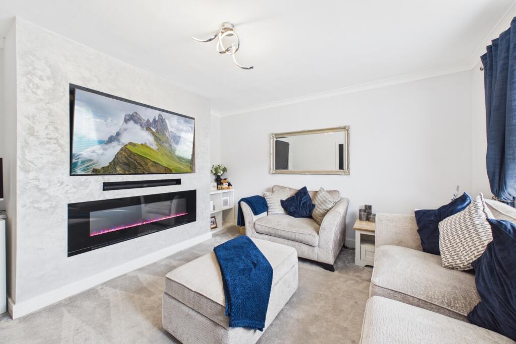 Holbrook Drive, Sheffield, South Yorkshire, S13 - Image 3