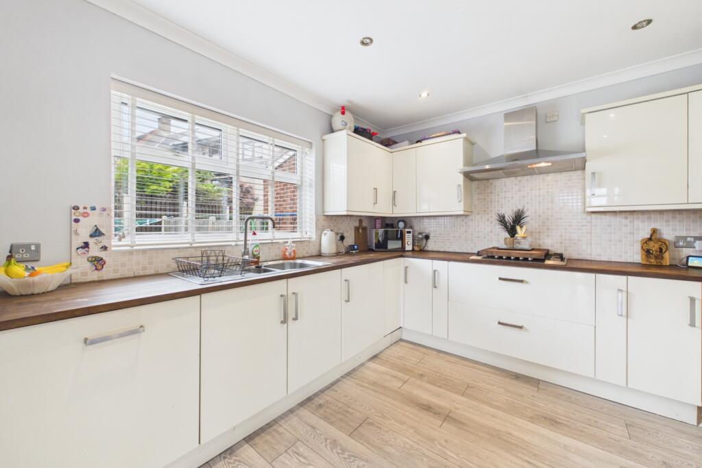 Holbrook Drive, Sheffield, South Yorkshire, S13 - Image 5