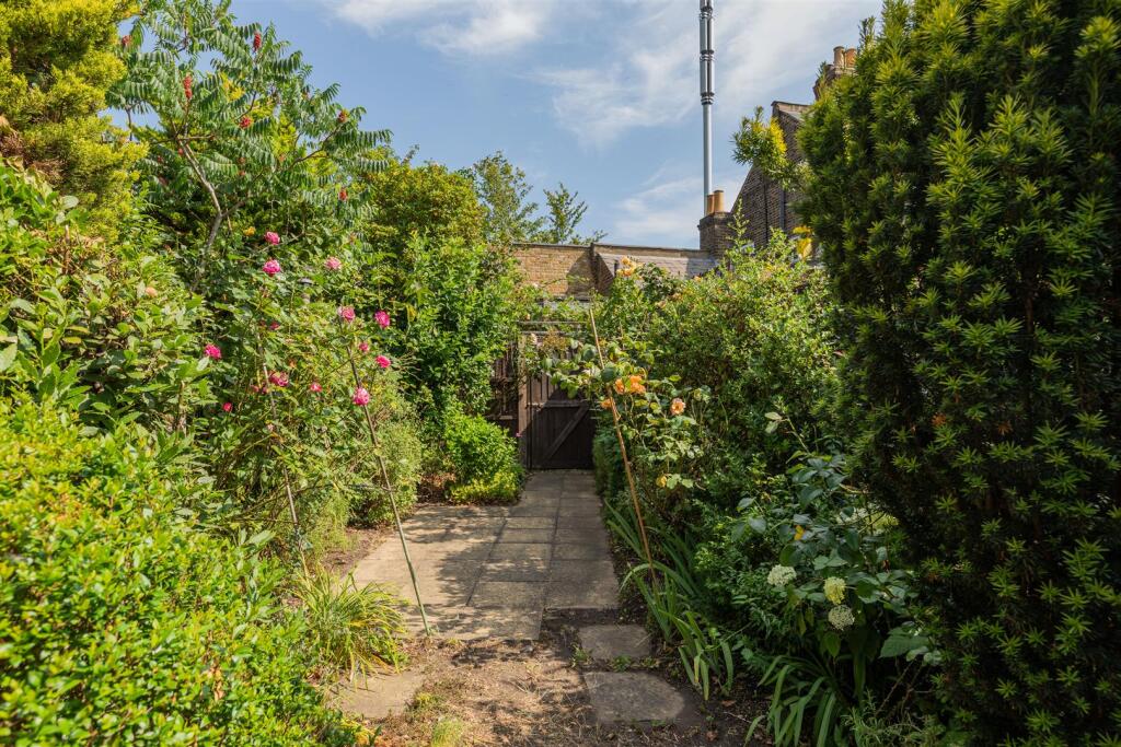 Grove End, South Woodford - Image 30