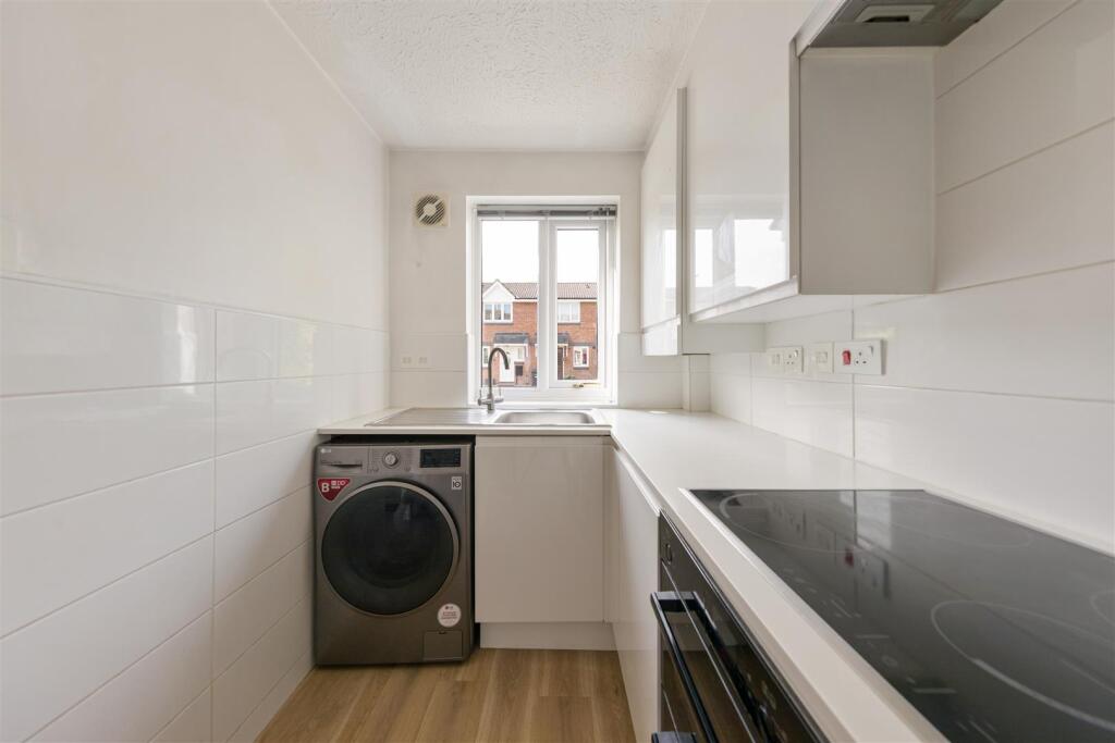 Grove End, South Woodford - Image 8
