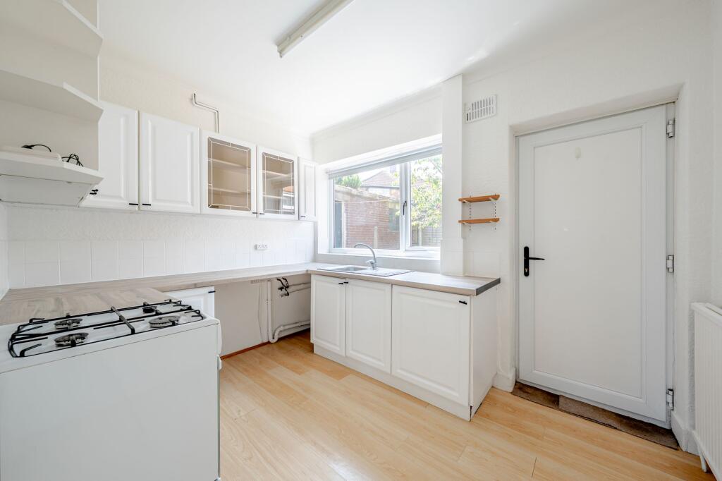 College Street, Harrogate, HG2 - Image 2