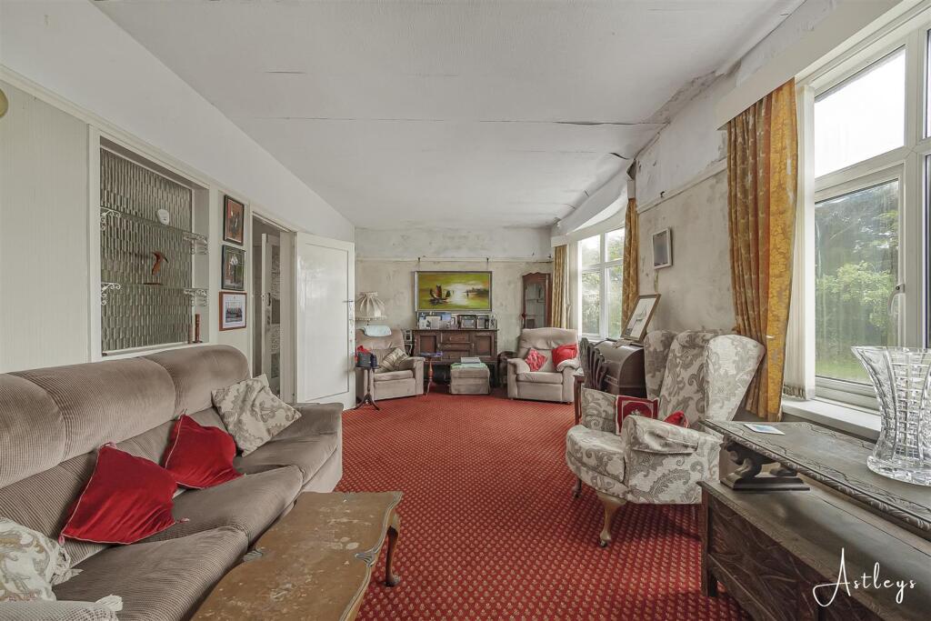 East Cliff, Southgate, Swansea - Image 5