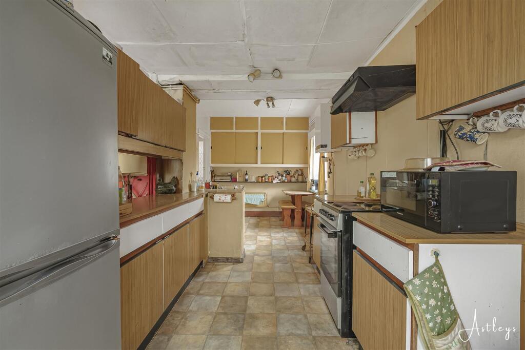 East Cliff, Southgate, Swansea - Image 6