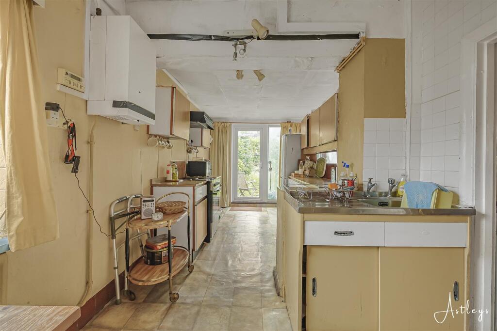 East Cliff, Southgate, Swansea - Image 7