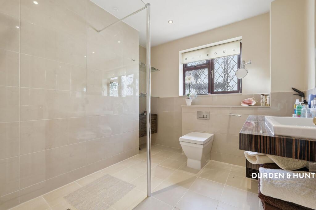 Fordyce Close, Emerson Park, RM11 - Image 17