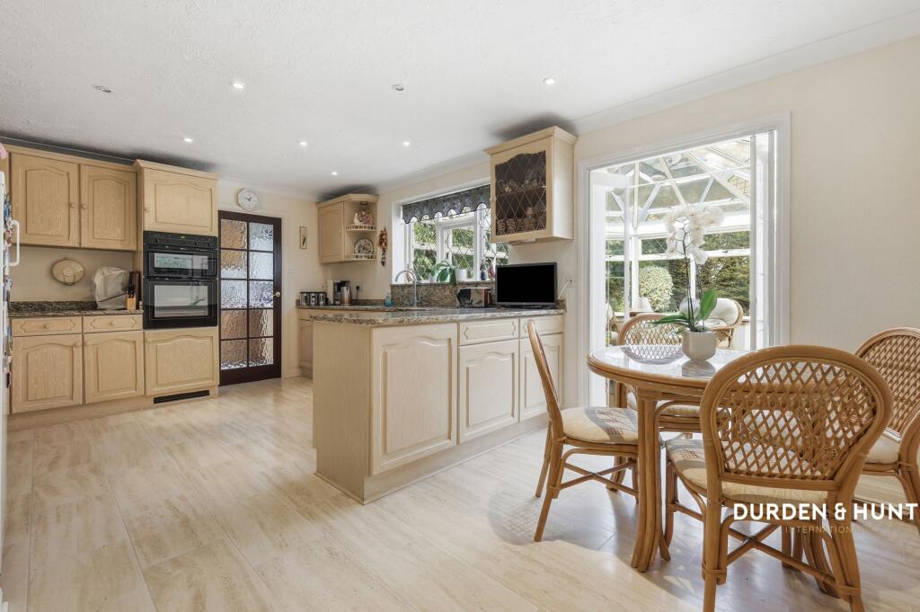 Fordyce Close, Emerson Park, RM11 - Image 2
