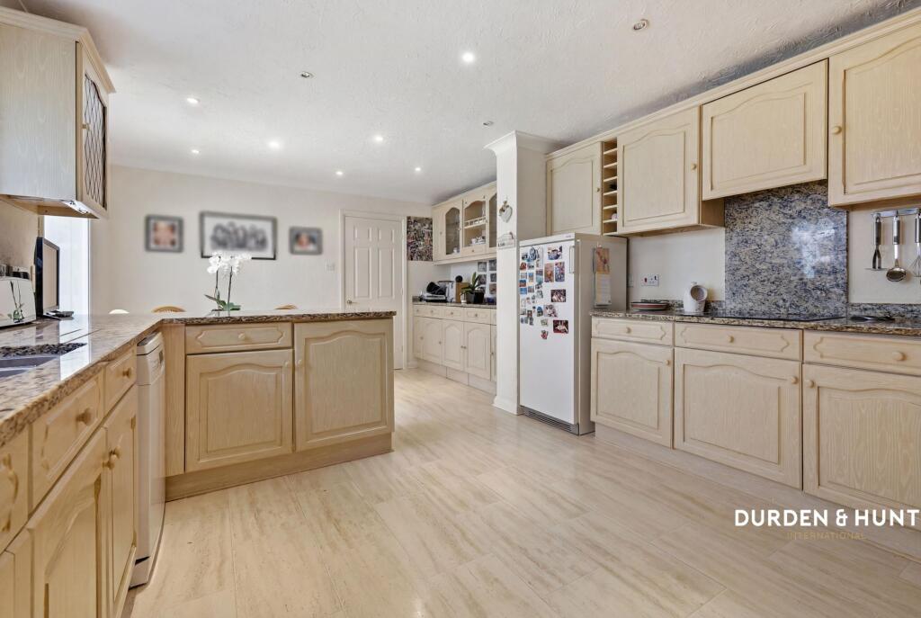 Fordyce Close, Emerson Park, RM11 - Image 3