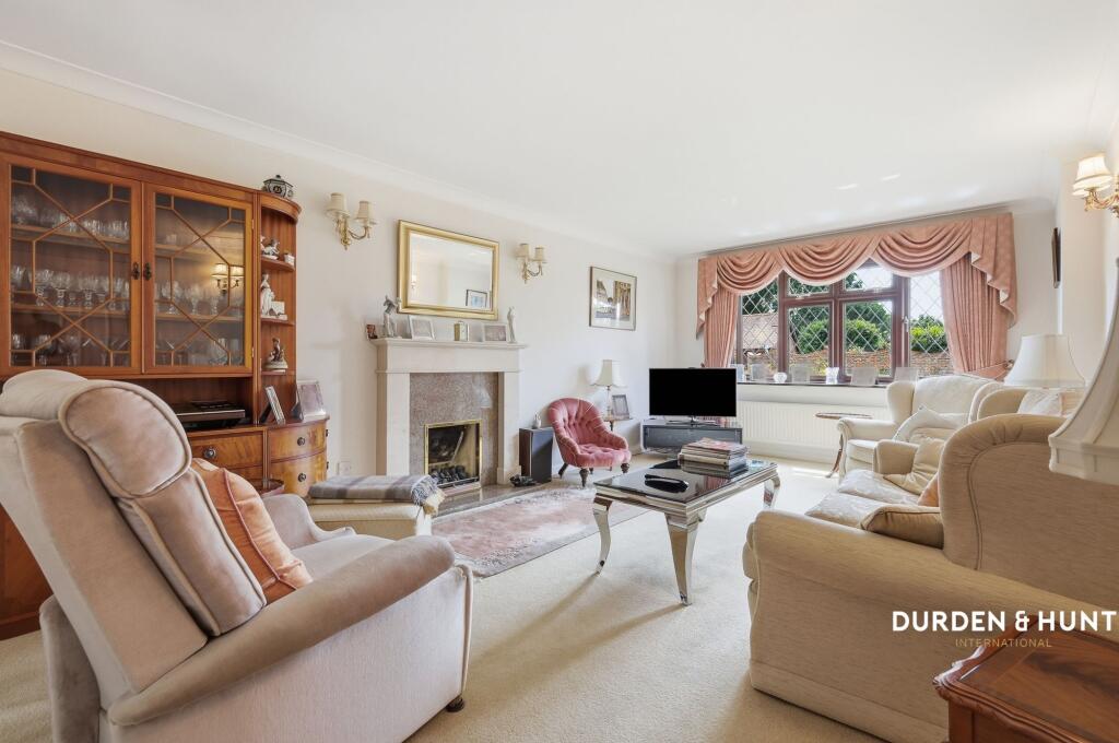 Fordyce Close, Emerson Park, RM11 - Image 6