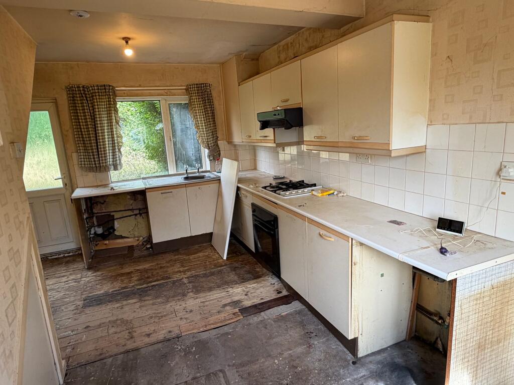Lowedges Drive, Sheffield, S8 - Image 2