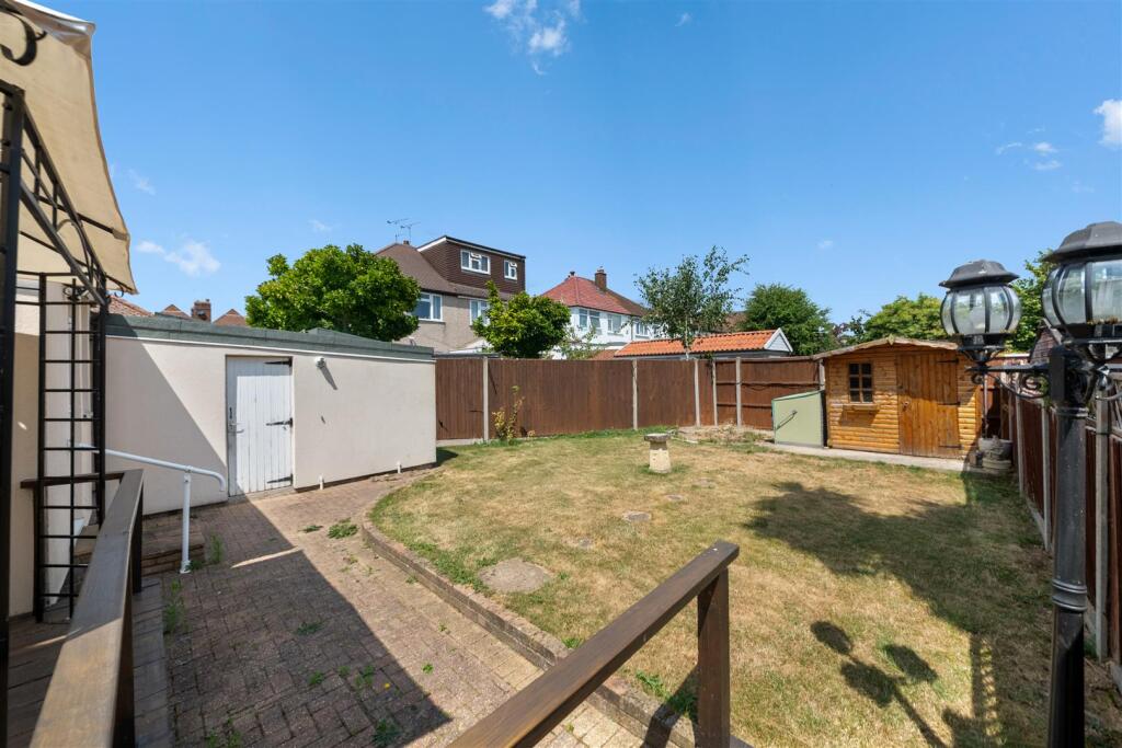 Collins Drive, Ruislip - Image 7