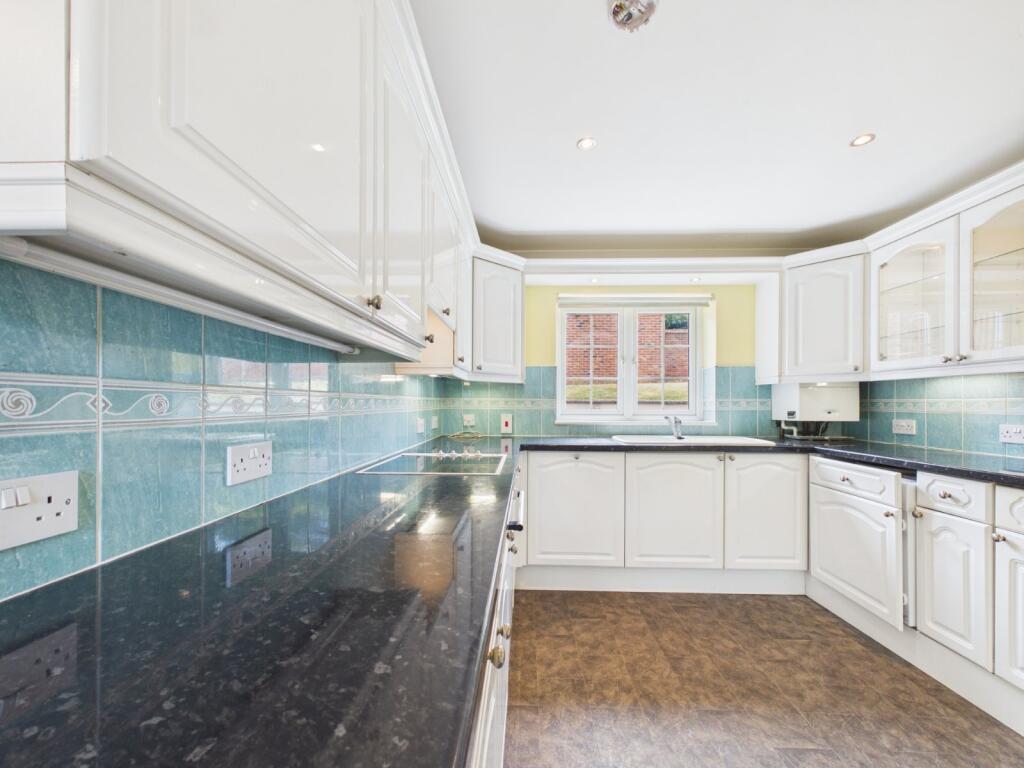 Kingsmead Road, High Wycombe, Buckinghamshire, HP11 - Image 3