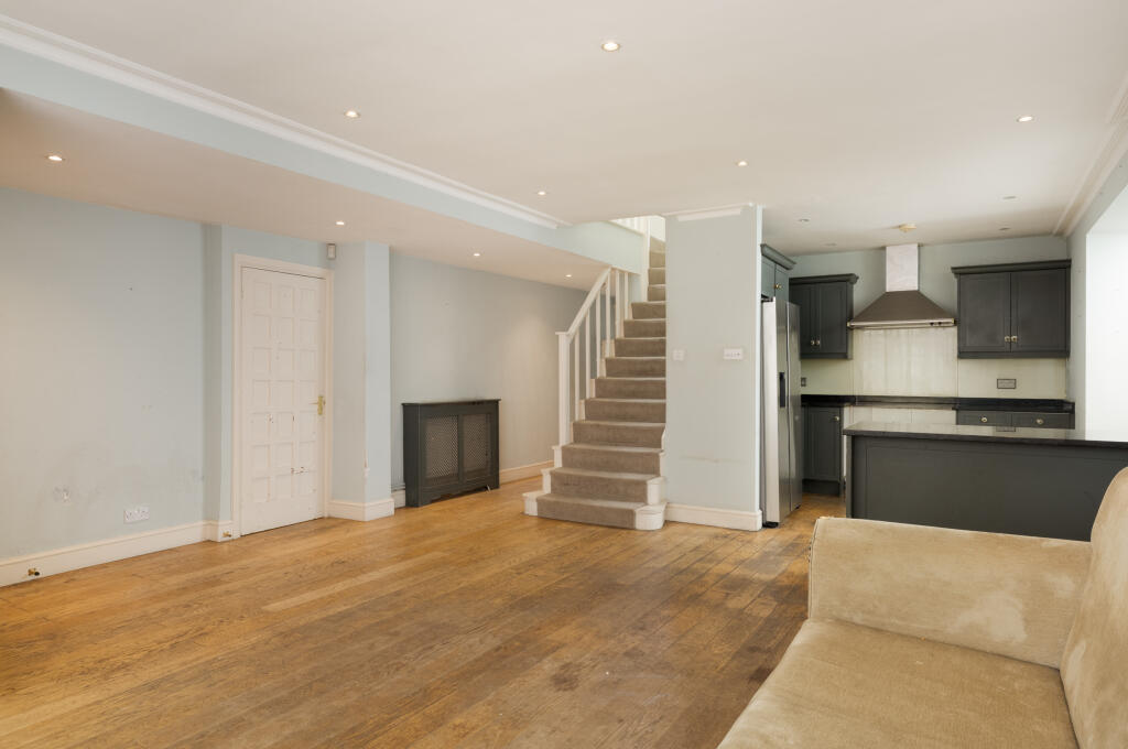 Child's Walk, Earls Court, London, SW5 - Image 7