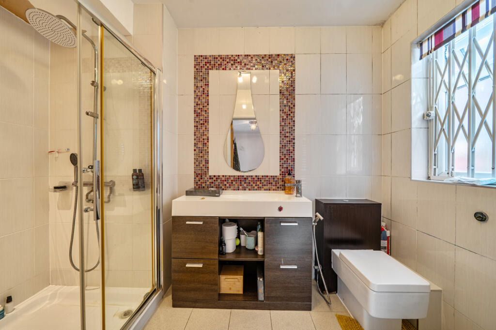 Elgin Drive, Northwood, HA6 - Image 16