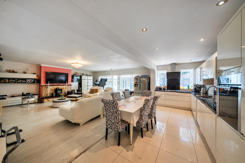Elgin Drive, Northwood, HA6 - Image 3