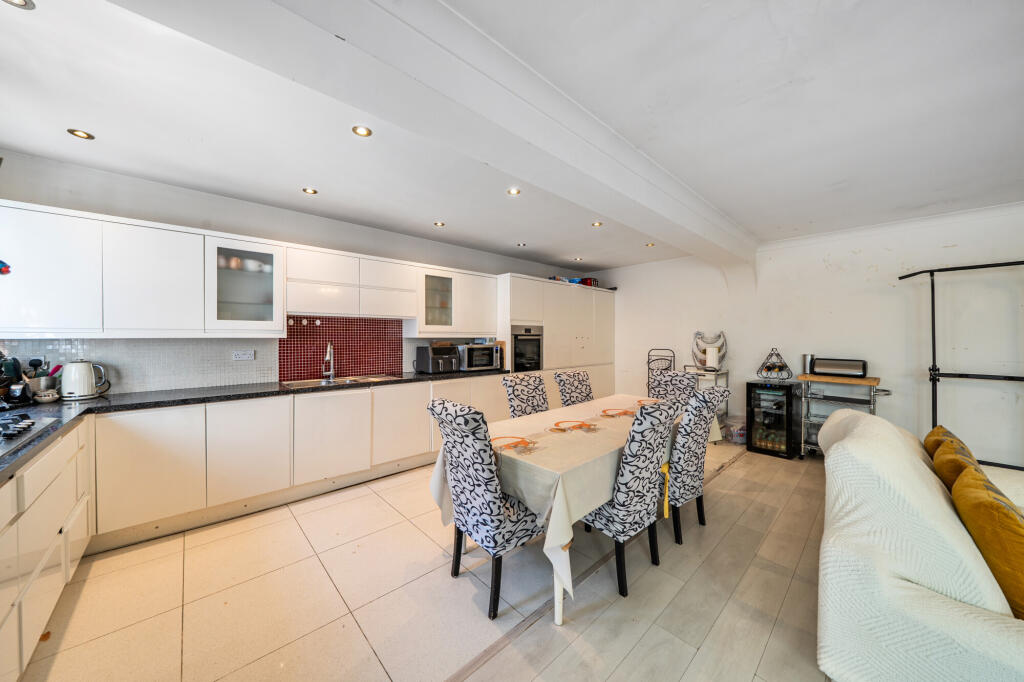 Elgin Drive, Northwood, HA6 - Image 4
