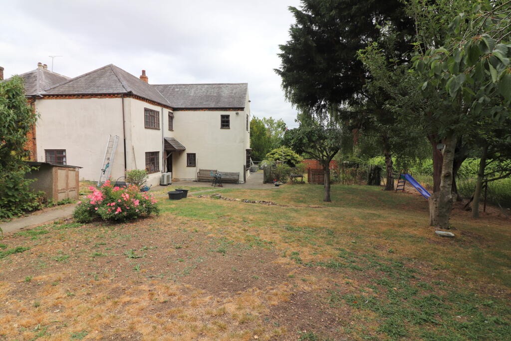 Bury Farm House, Sharpenhoe Road, Streatley, Bedfordshire, LU3 3PS - Image 11
