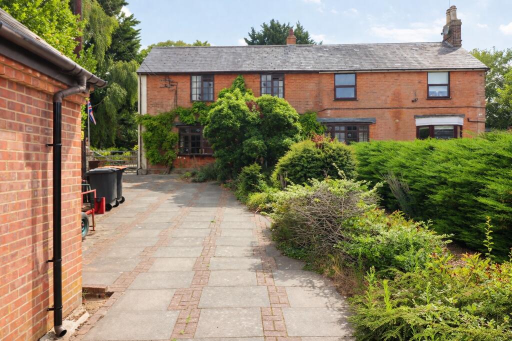 Bury Farm House, Sharpenhoe Road, Streatley, Bedfordshire, LU3 3PS - Image 17