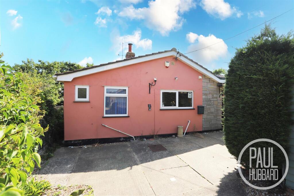 Willow Road, Pakefield, NR33 - Image 1