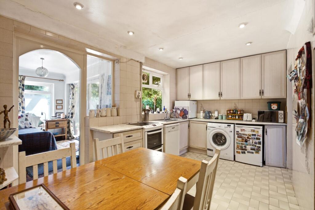 Cuckmans Drive, St. Albans, Hertfordshire, AL2 - Image 7