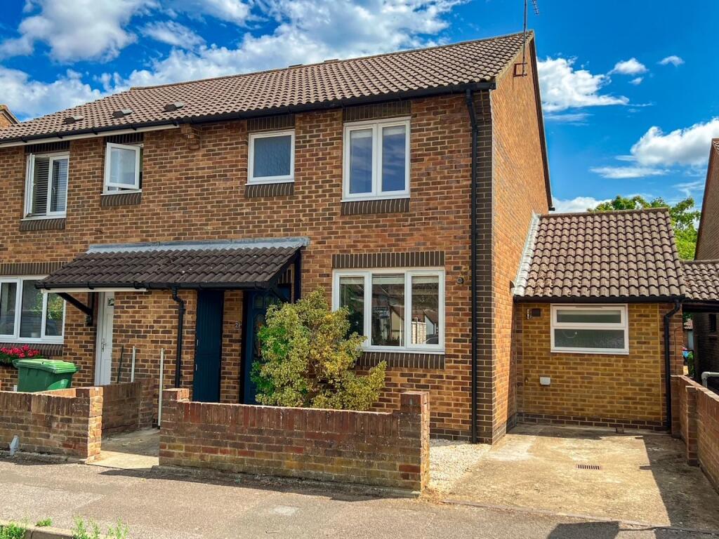View property at Glebelands, West Molesey, KT8