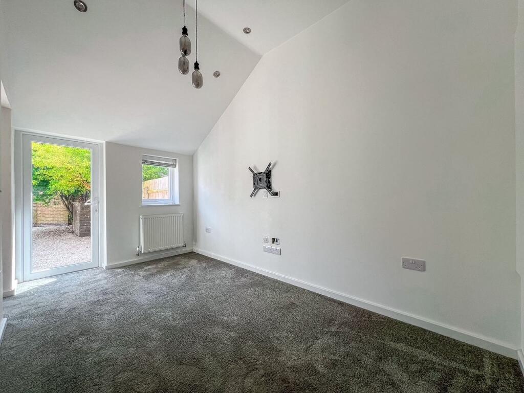 Glebelands, West Molesey, KT8 - Image 12