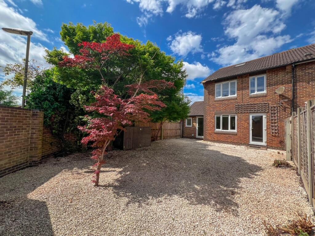 Glebelands, West Molesey, KT8 - Image 2