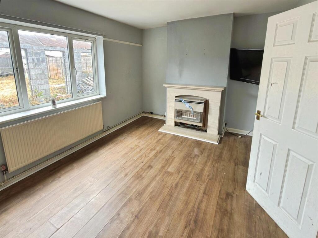 Spashett Road, Lowestoft, Suffolk, NR32 - Image 3