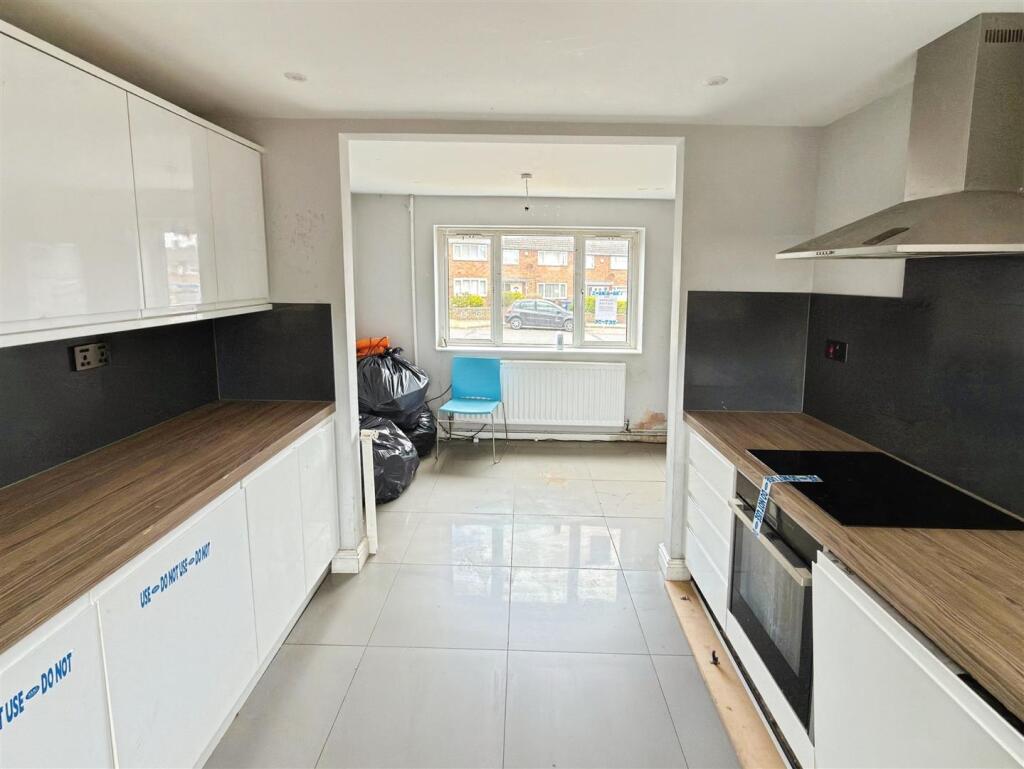 Spashett Road, Lowestoft, Suffolk, NR32 - Image 4