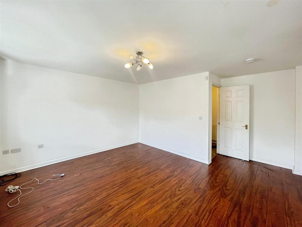 Dewberry Gardens, Forest Town, Mansfield - Image 7