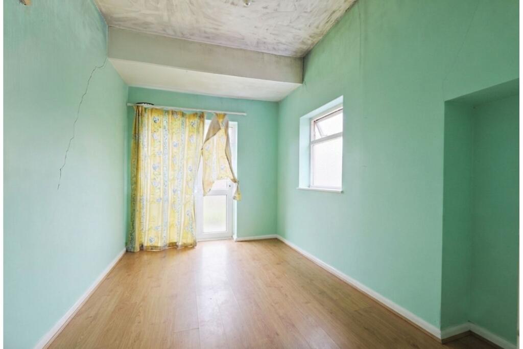 Summerlands Avenue, London, W3 - Image 14