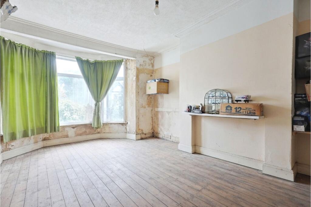 Summerlands Avenue, London, W3 - Image 19