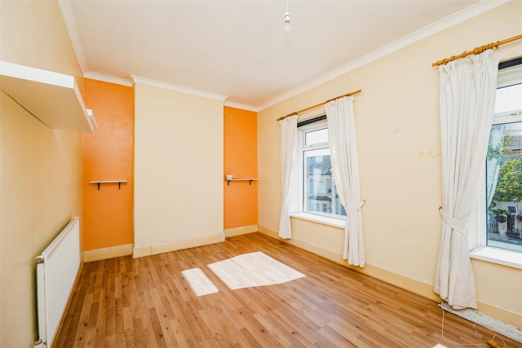 St. Marys Avenue, Barry - Image 4