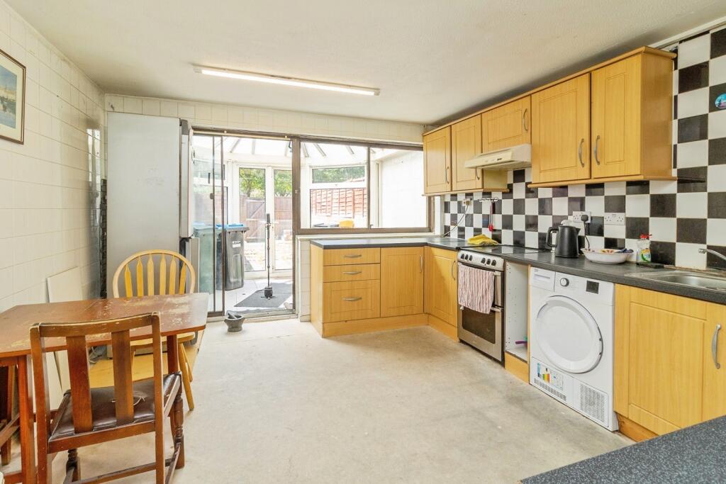 Stonecrop Place, Conniburrow, Milton Keynes, Buckinghamshire, MK14 - Image 2