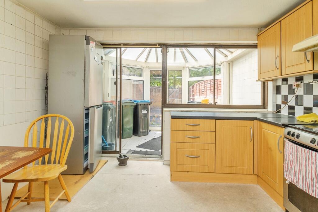 Stonecrop Place, Conniburrow, Milton Keynes, Buckinghamshire, MK14 - Image 5